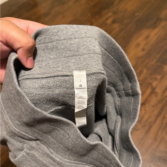 Lululemon women’s grey press pause 25.5” joggers size 2 - Picture 4 of 5